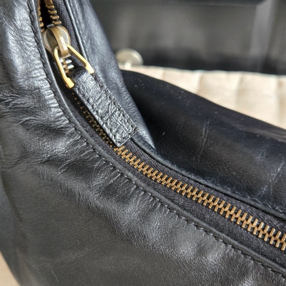 Gucci Elegant Black Leather Hobo Handbag - Picture 12 of 15